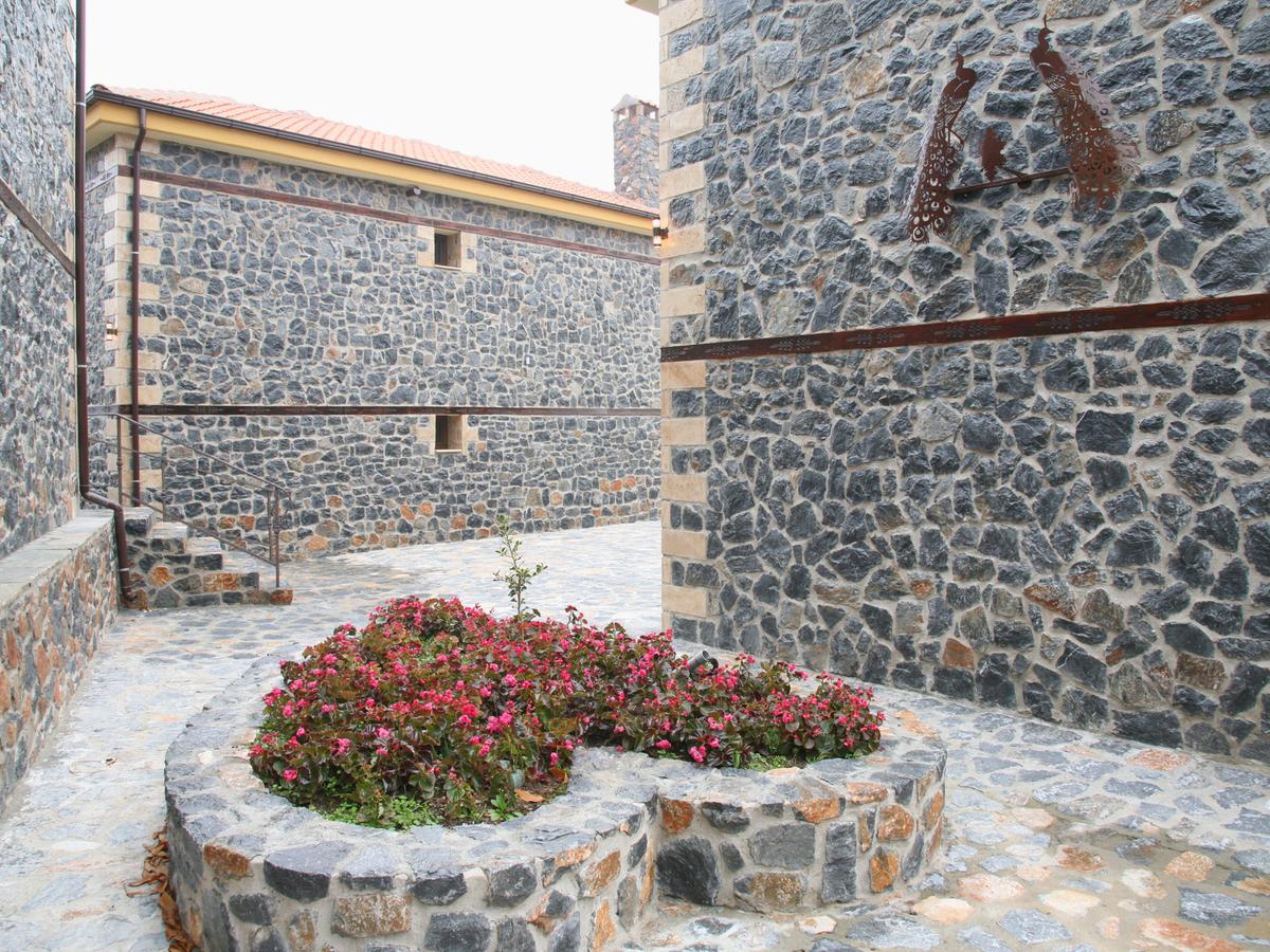 Yades Pozar Hotel Loutraki  Exterior photo